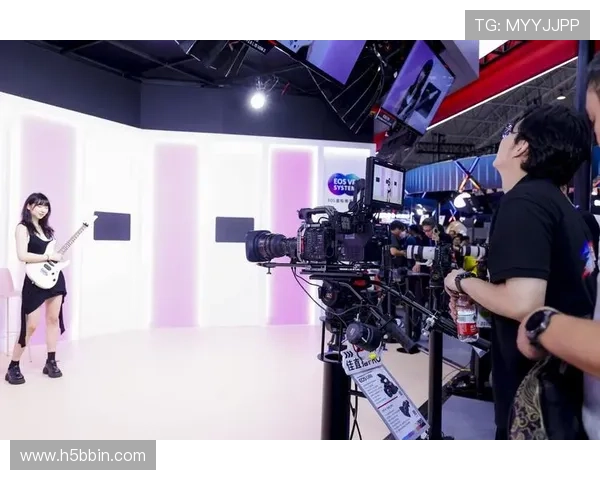 访问真人视讯手机官网，享受高清流畅的真人直播娱乐体验